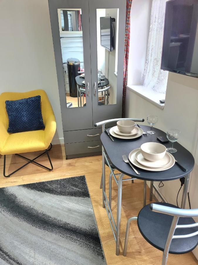Lovely Central Studio/2Bed - 5Min To Train Station Слау Екстериор снимка